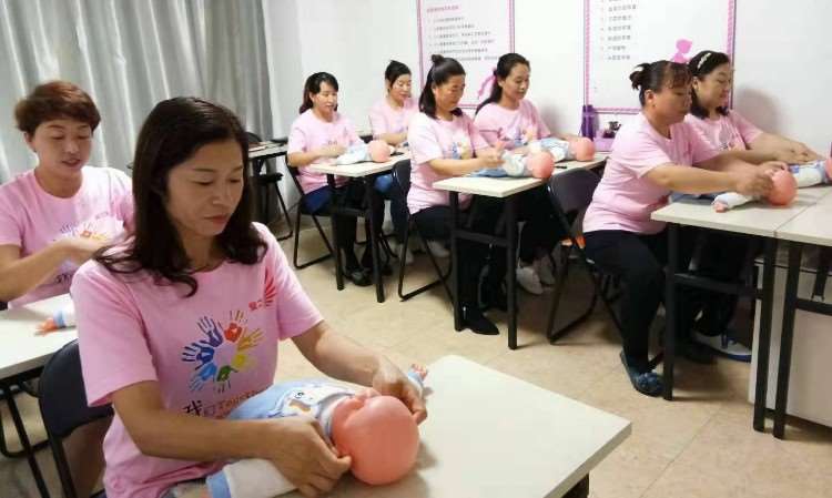 大連愛之翼家政服務(wù) 專業(yè)守護(hù)，讓家更溫馨